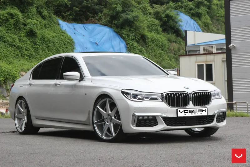 BMW 7 белая