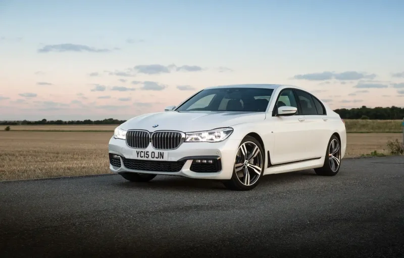BMW 7 белая