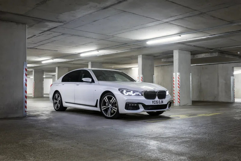 BMW 7 белая