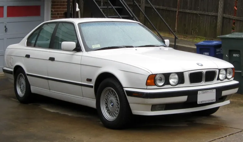 BMW e34 белая