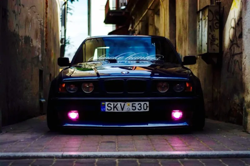E32 HELLA Black