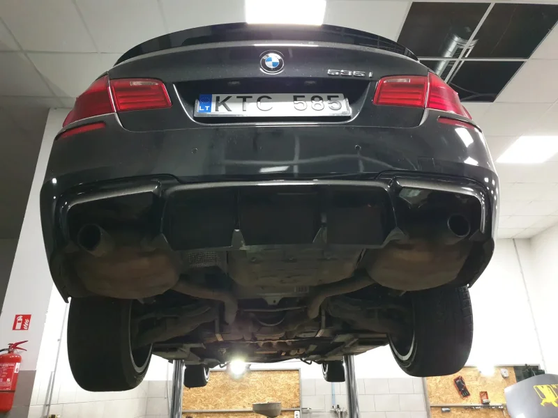 BMW f30 вид снизу
