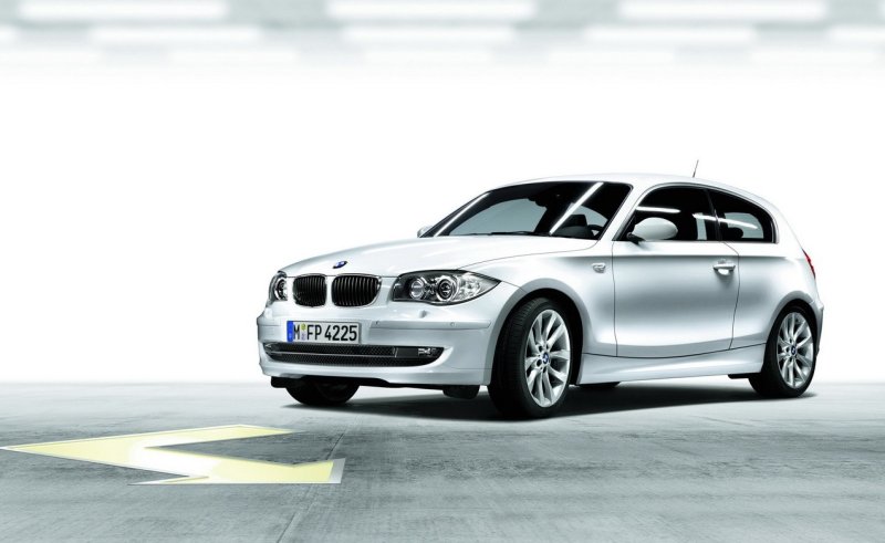BMW e81 белая