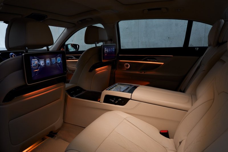 BMW 750 2014