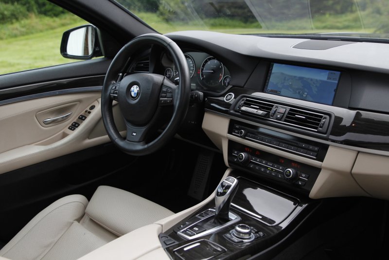 BMW 5 2012 салон