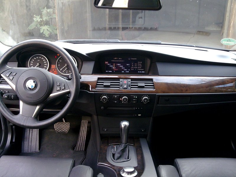 BMW 5 2005 салон