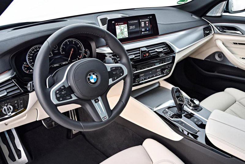BMW 5 2018 салон