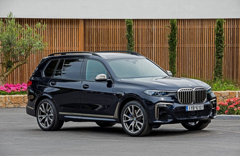 BMW x7 m50d черный