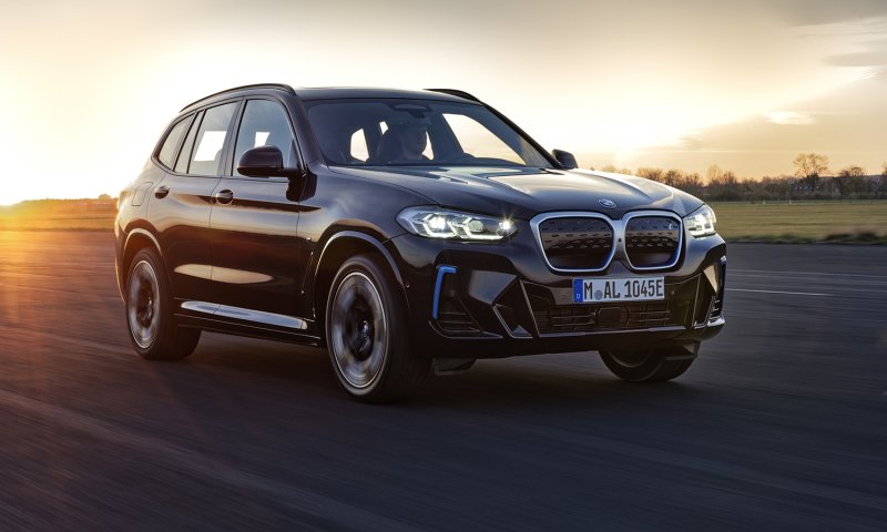 BMW IX 2022 черный