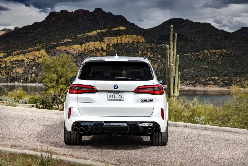 BMW x5m 2021 белый