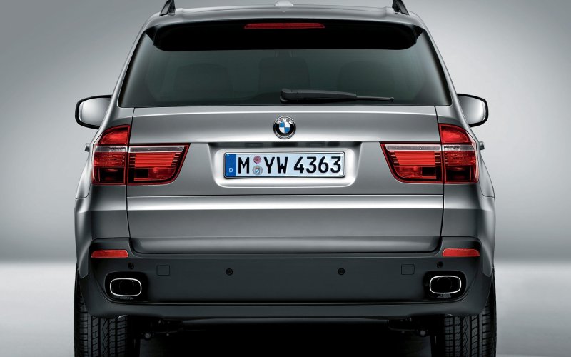 BMW e70 сзади