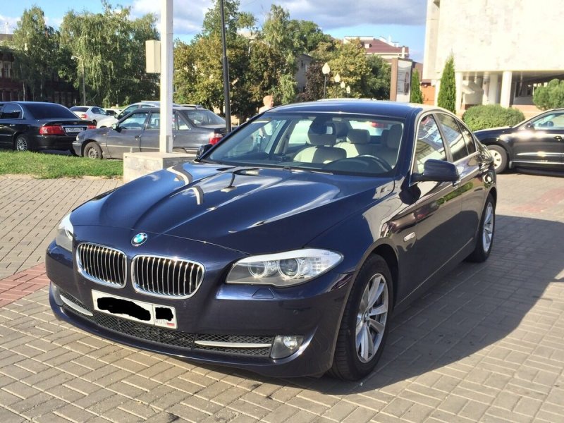 BMW f10 520i синий