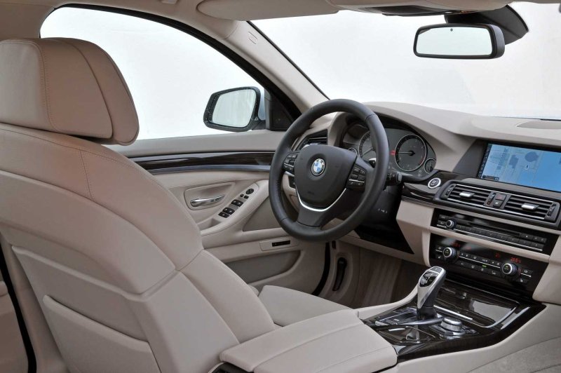 BMW f10 520d салон