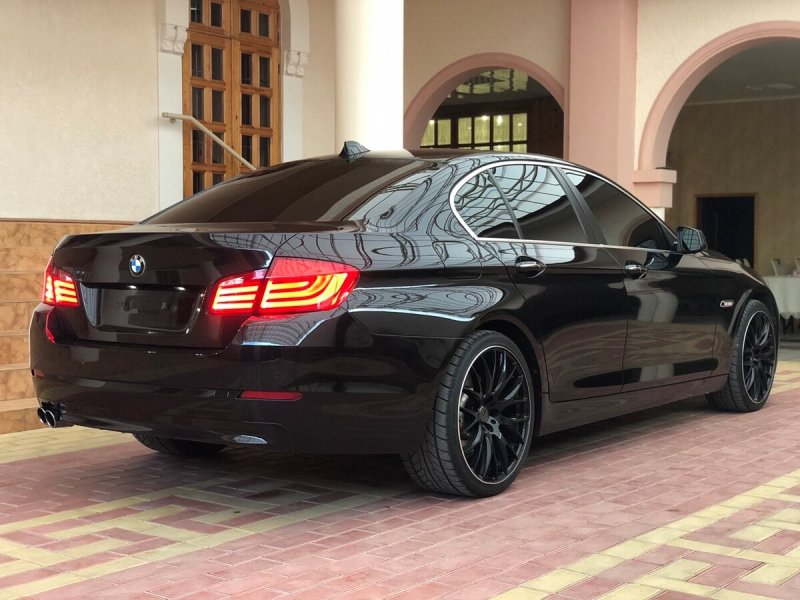 BMW f10 черная тонированная