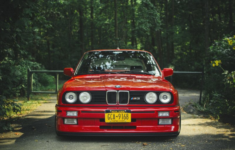 BMW m3 e30 красная