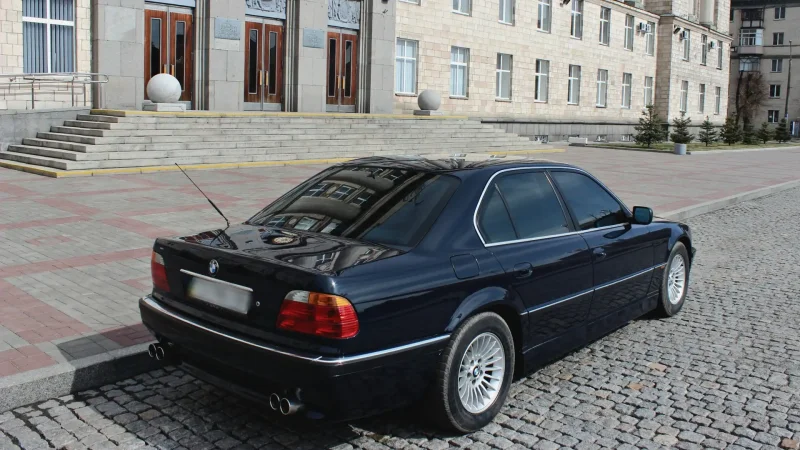 БМВ 7 90