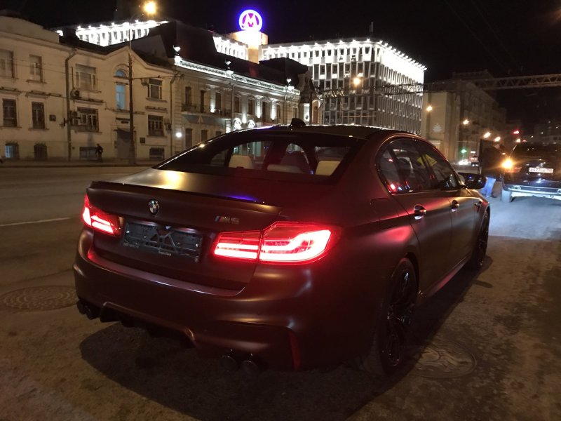 BMW м5 ночью