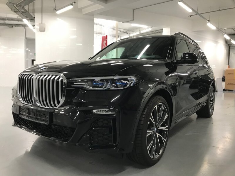 BMW x7 черный сапфир