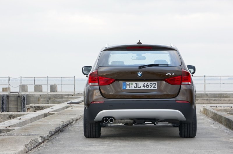 BMW x1 2009 сзади