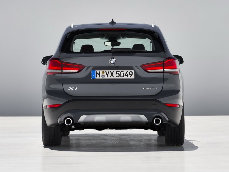 BMW x1 2021 сзади
