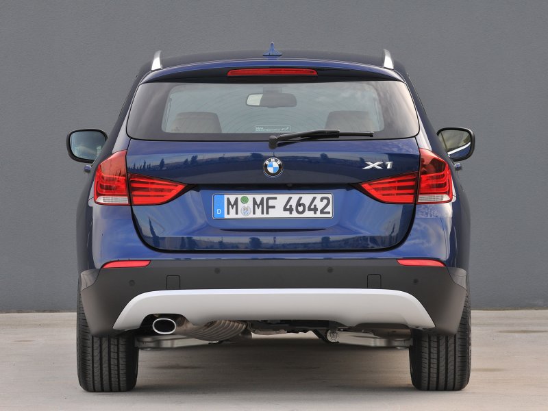 BMW x1 сзади