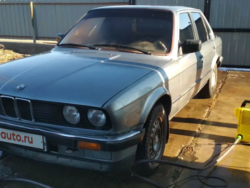 BMW 318 e30 седан