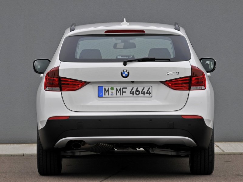 BMW x1 2009 сзади