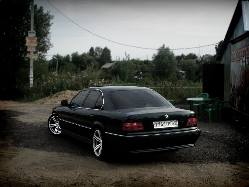 BMW 7 е39