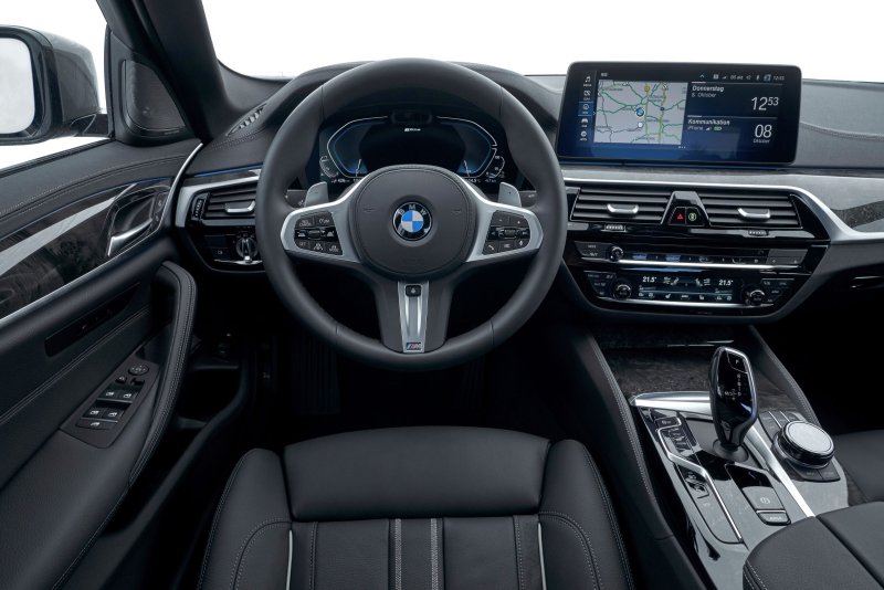 Салон BMW 530 2022