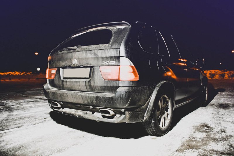 BMW x5 белый зимой