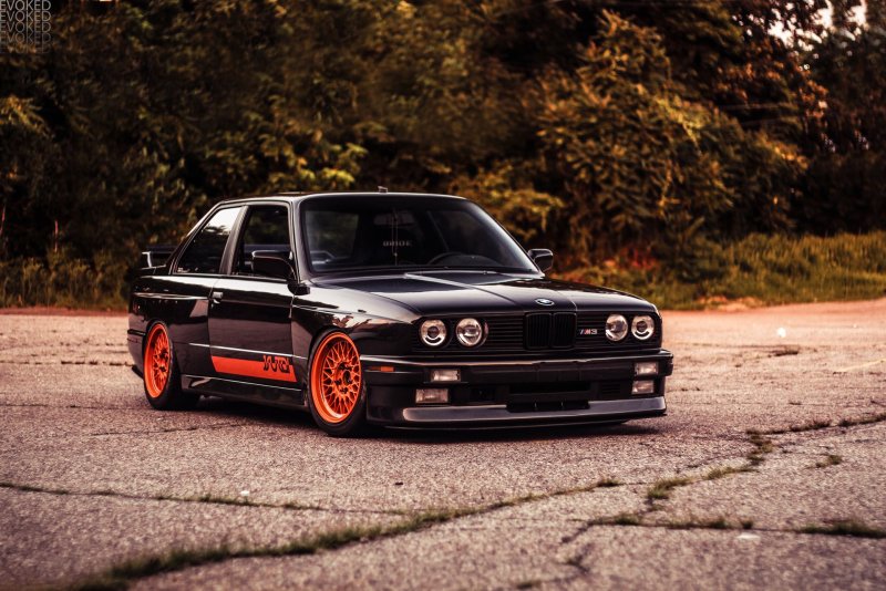BMW e30 черная