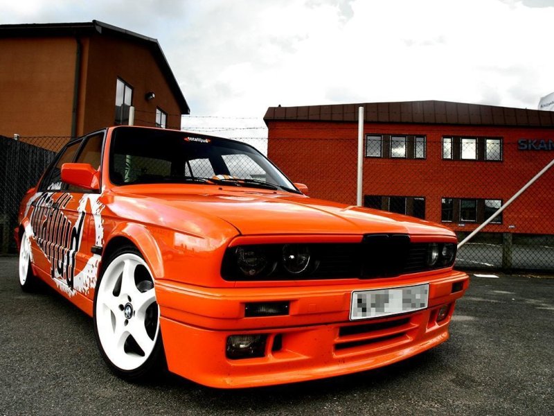 BMW m3 e30 Orange