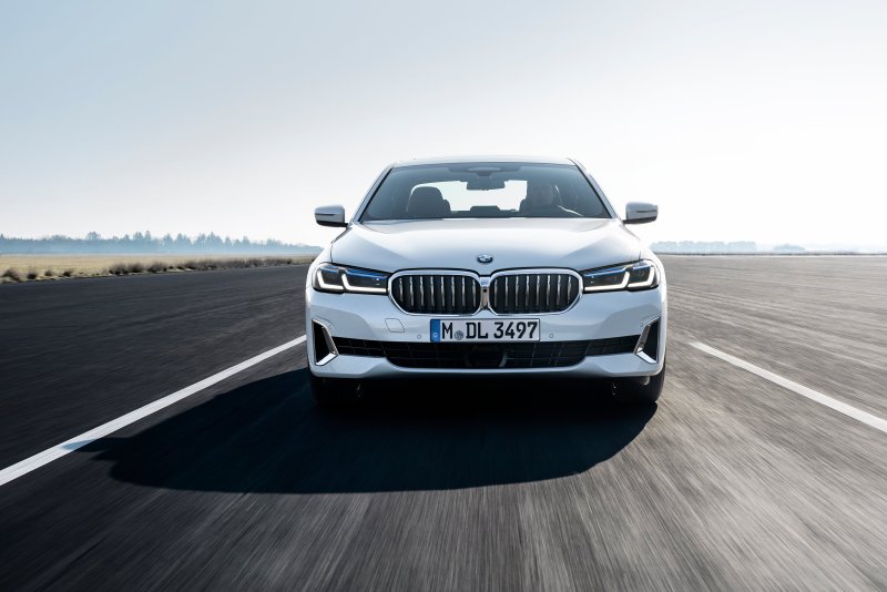 BMW 5 седан 2021