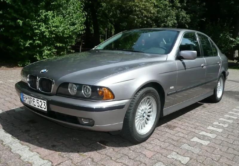 БМВ 523i 2000