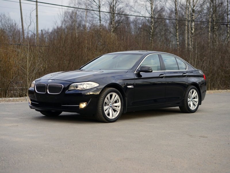 БМВ 523i 2011 2.5 at 204 л.с комплектация Business