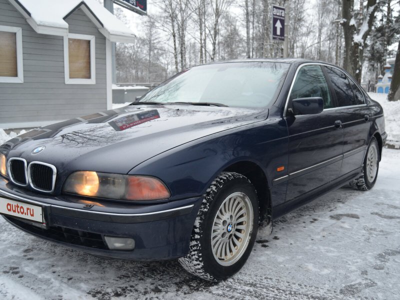 BMW 523i, 2000 год