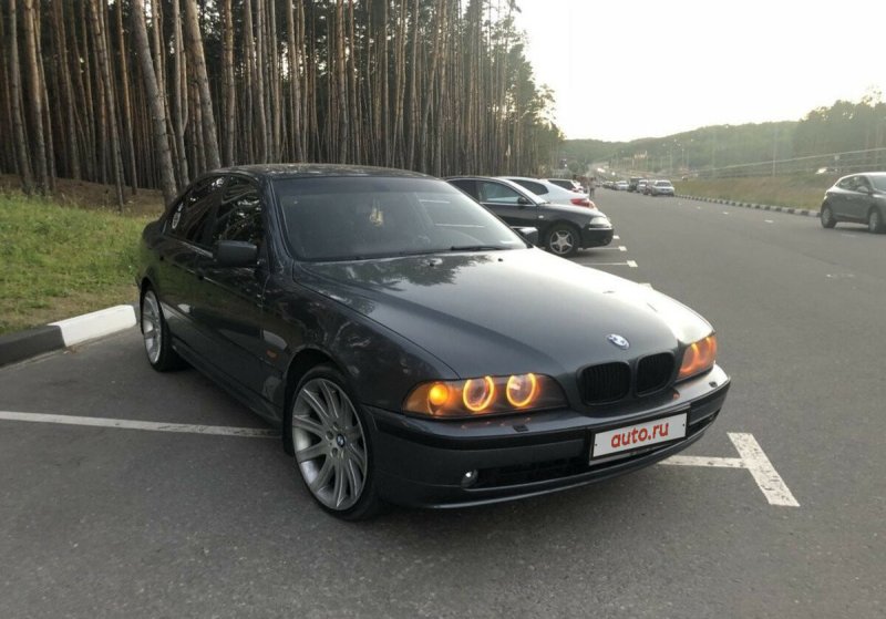БМВ 523i