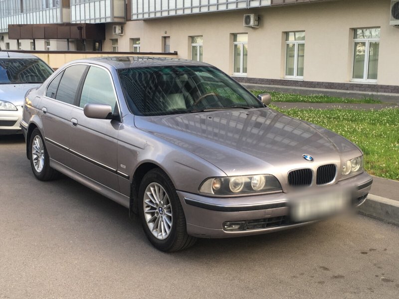 БМВ 523 1998 года