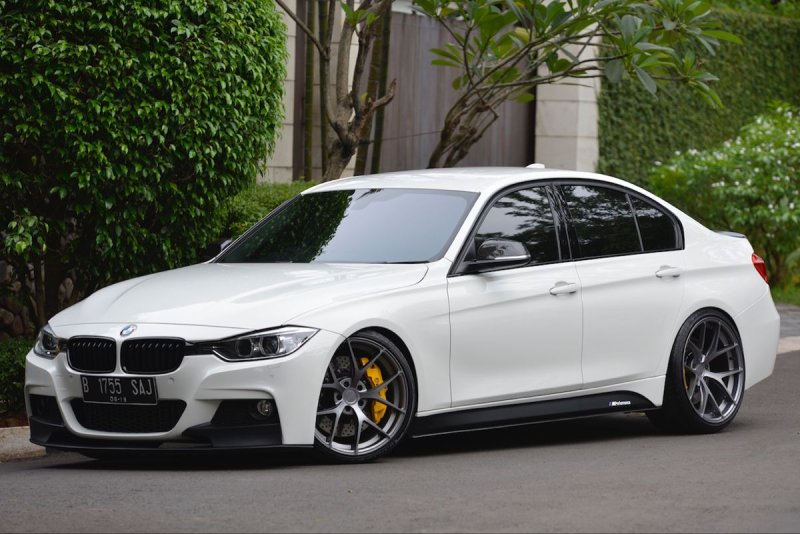 BMW 320i f30
