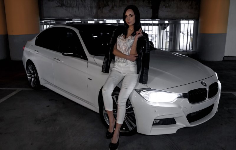 BMW f30 девушка