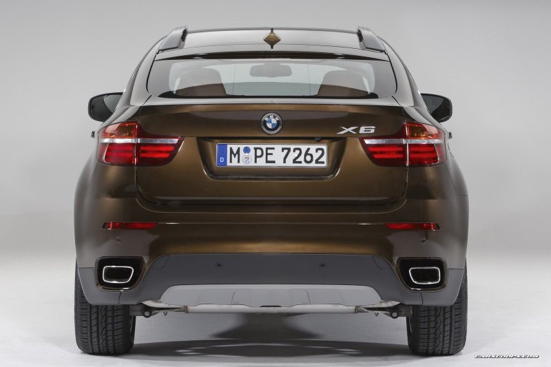БМВ Икс 6 сзади