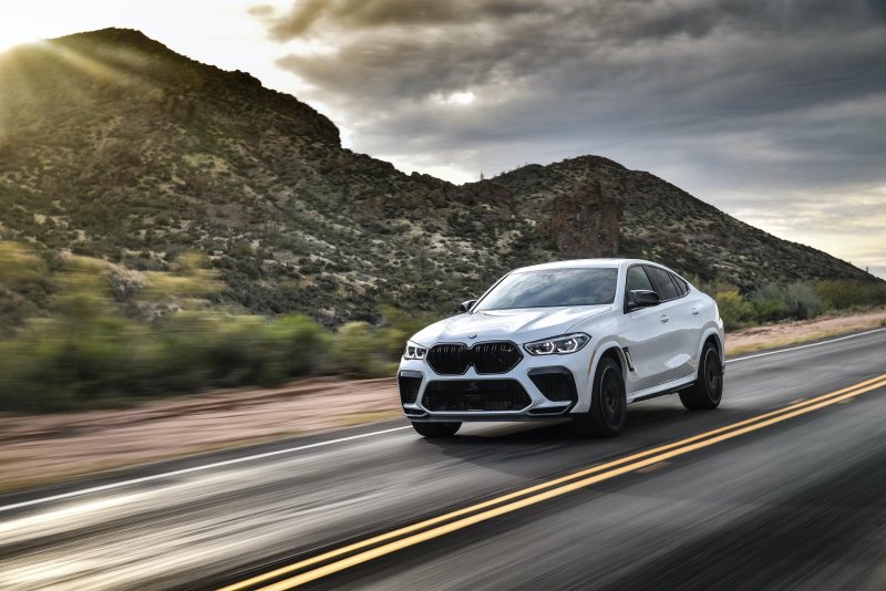 BMW x6 2020 белый