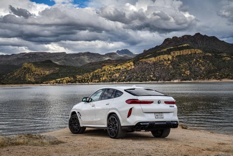 BMW x6m 2020 белый