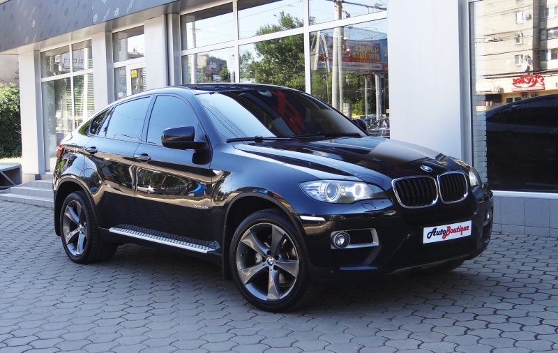 Черный BMW x6 2012
