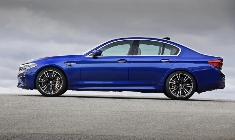 BMW m5 f90 сбоку