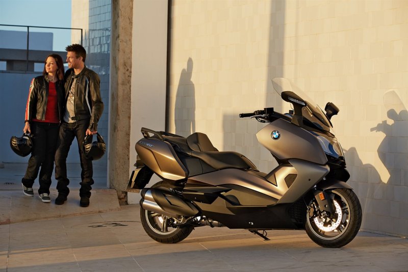 Максискутер BMW с650gt