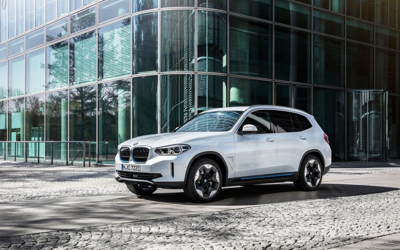 BMW IX электрокроссовер