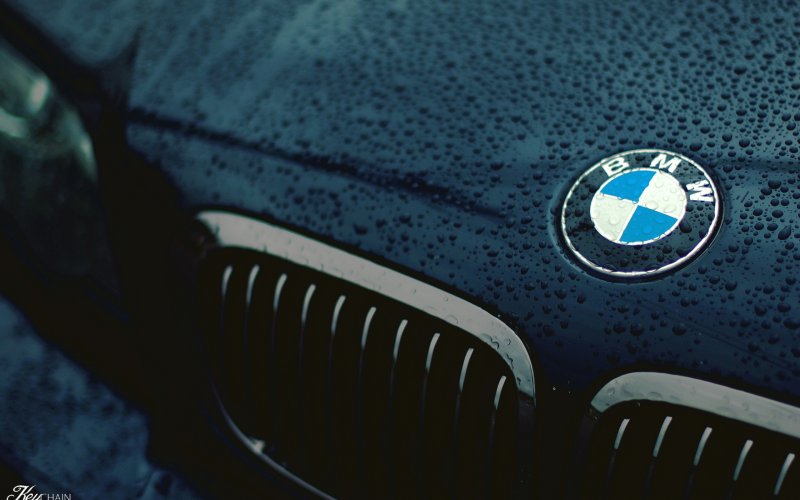 BMW под дождем
