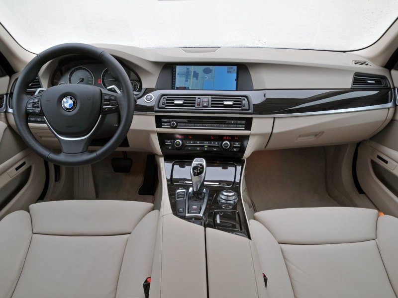 BMW 520i салон