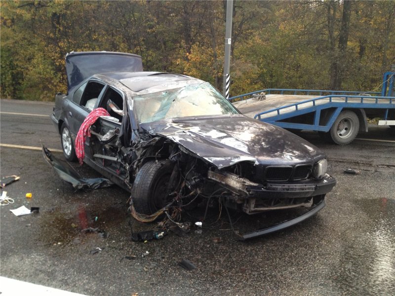 Разбитая БМВ е36